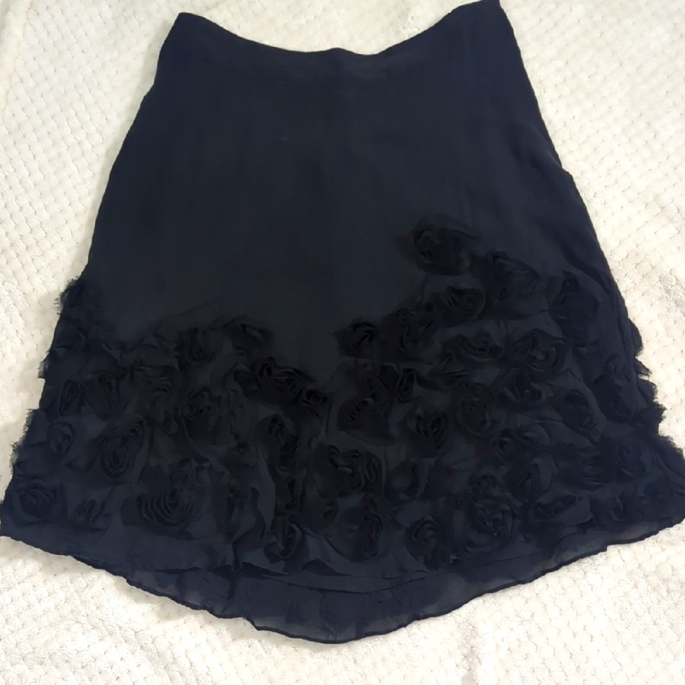 3/$10❣️TALBOTS Elegant Black Skirt with Floral Accents Size 6p